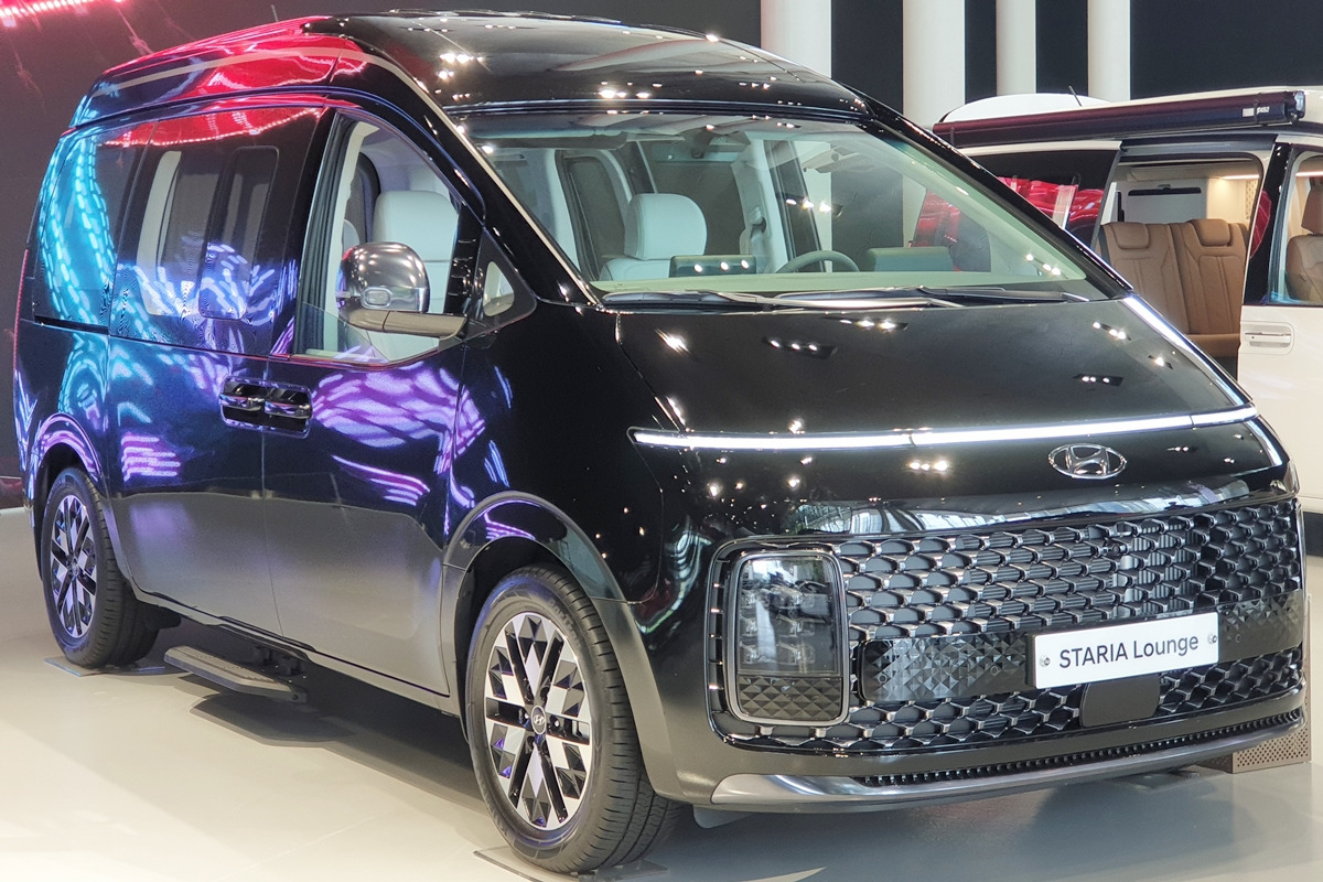 3_현대 스타리아 라운지 리무진_Wikipedia_1.jpg