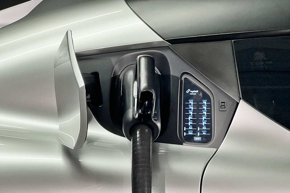 3_뇨볼트 EV 충전_트위터 'theintercooler'.jpg