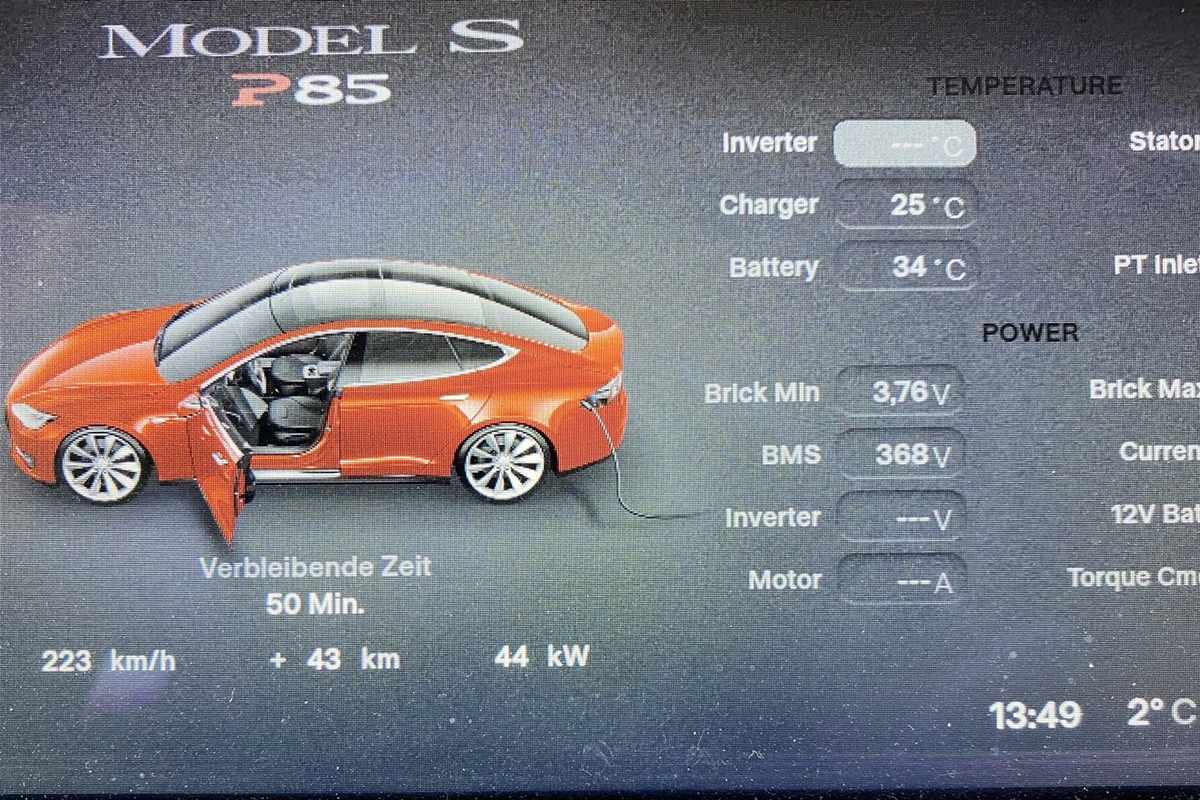 4_충전 중인 테슬라 모델 S_트위터 'gem8mingen'.jpg