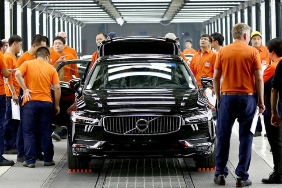 볼보 생산 라인.jpg