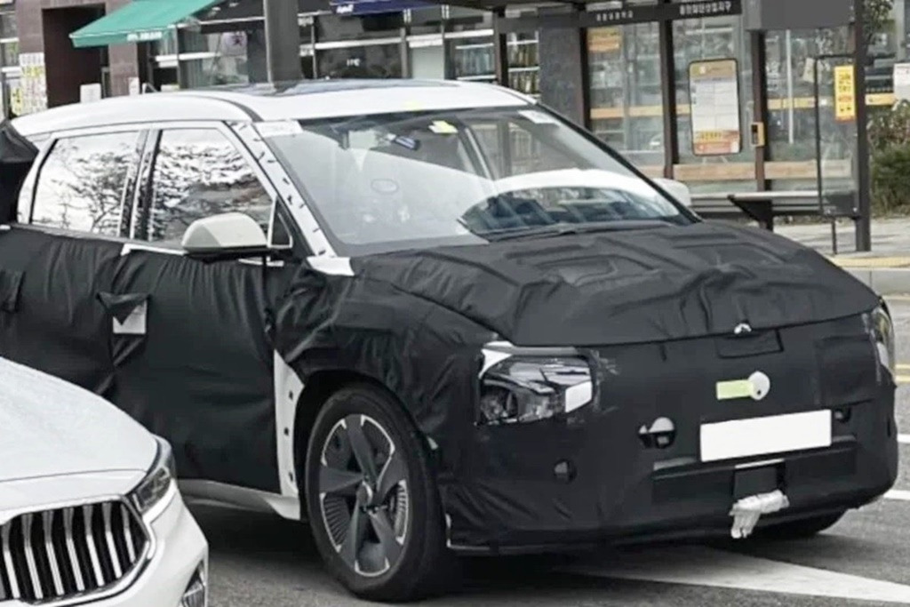 5-3 기아 EV7 포착 실물 , 사진=오토스파이넷 '코트라'님.jpg