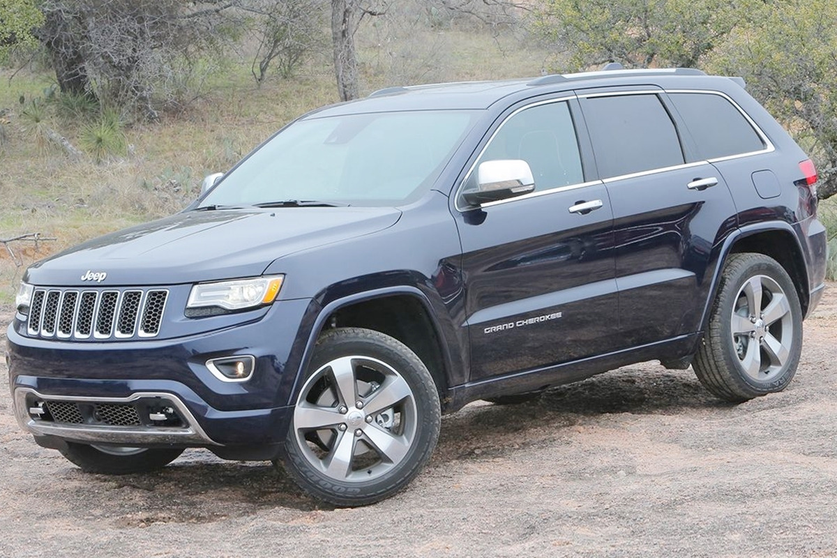 4_지프 2015년형 그랜드 체로키_Car and Driver.jpg
