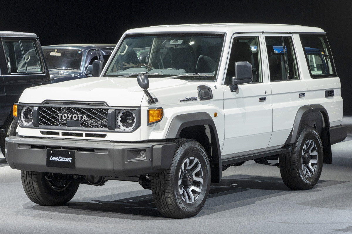토요타-랜드크루저-5.jpg