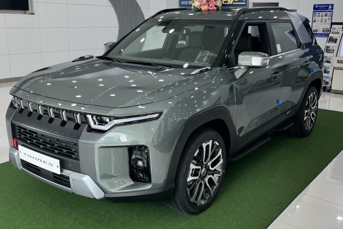 쌍용 토레스.jpg