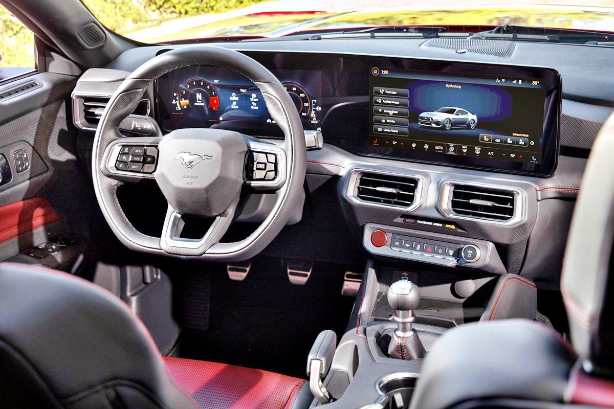 포드 머스탱 다크호스 내부 BMW Blog.jpg