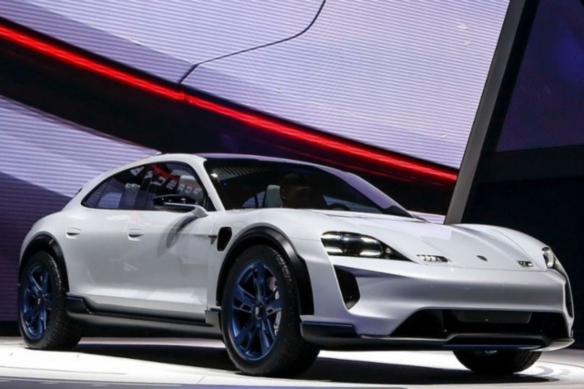 포르쉐 타이칸 크로스 투리스모.jpg