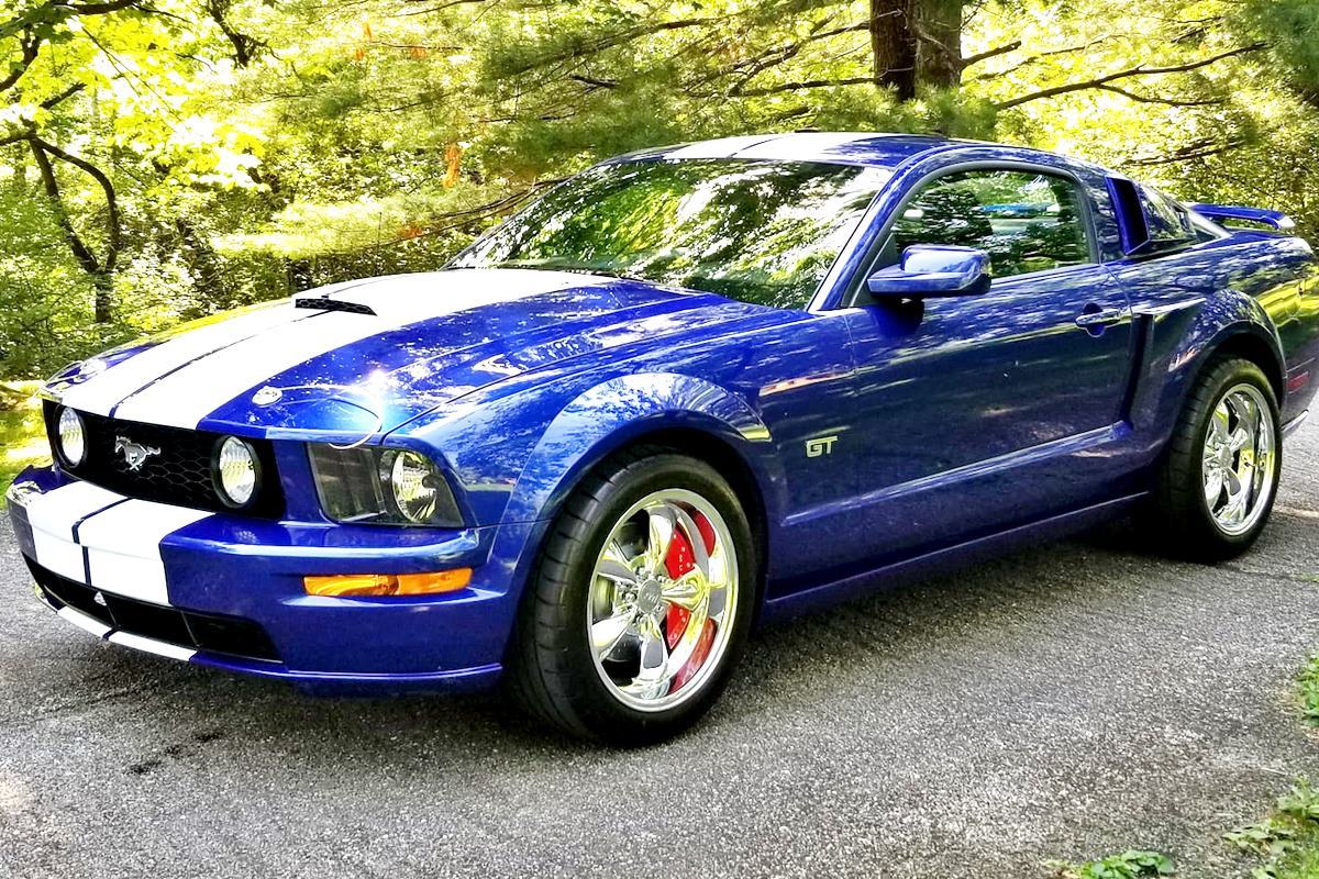 2005 포드 머스탱  Mecum Auctions.jpg