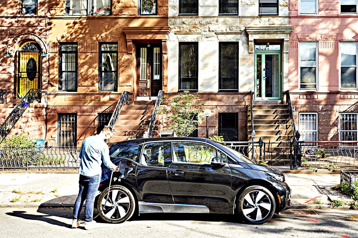 뉴욕 시내에서의 전기차 주행 The New York Times.jpg