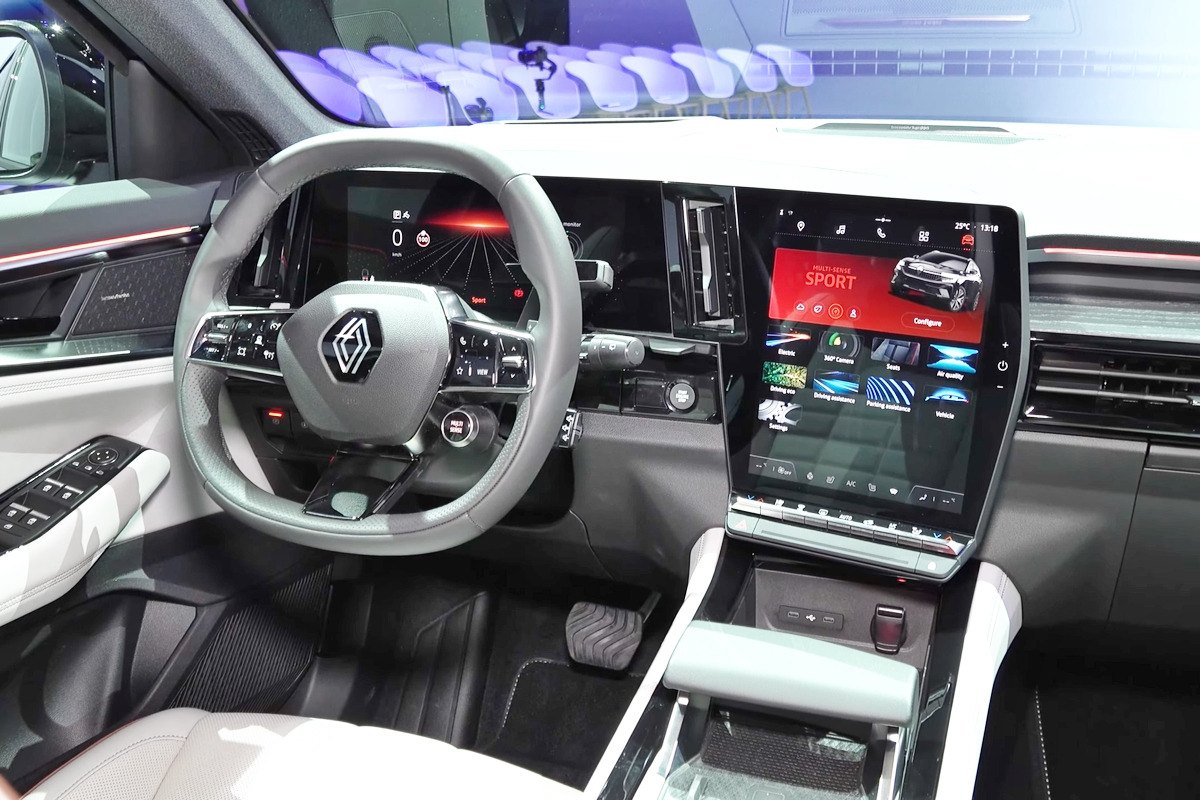 3_르노 에스파스 인테리어_유튜브 채널 'coches net'.jpg