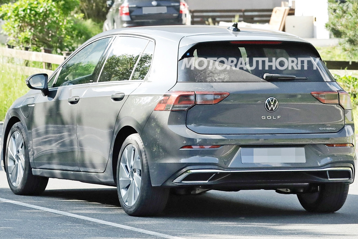 2_폭스바겐 골프 페이스리프트 스파이샷_'MotorAuthority'_1.jpg