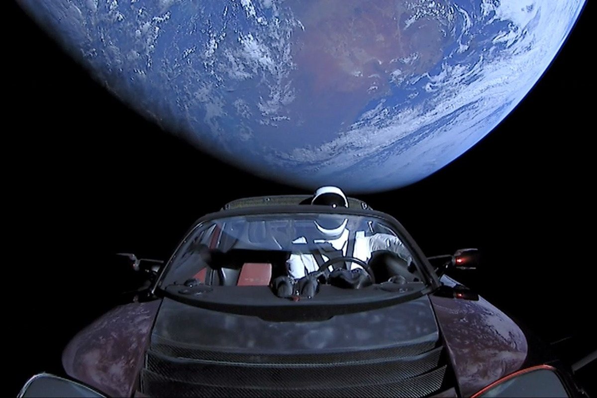 230203122332-spacex-elon-musk-tesla-roadster-five-years.jpg