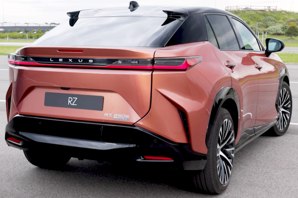 5_렉서스 RZ_유튜브 채널 'Chasing Cars'.jpg