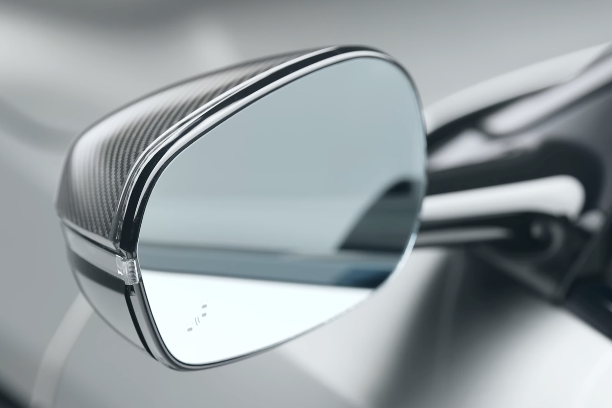 3_애스턴마틴 DB12 사이드미러_유튜브 채널 'Mr JWW'.jpg