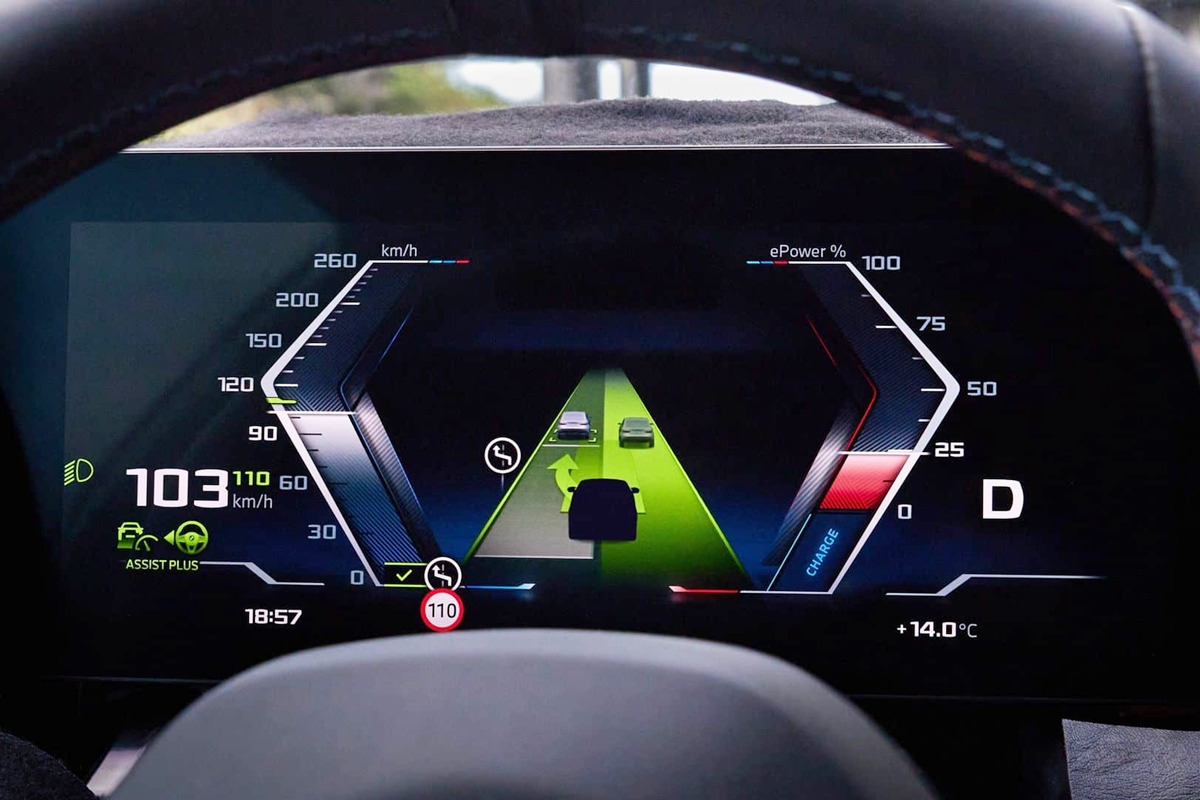 6_BMW i5 계기판.jpg