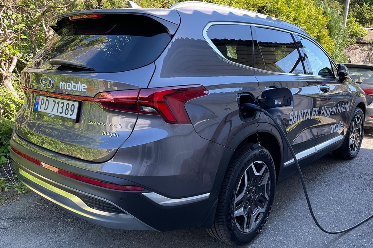 싼타페 PHEV 충전.jpg