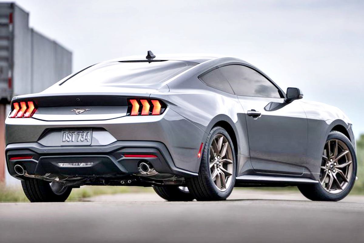 2024 포드 머스탱 Car and Drive.jpg