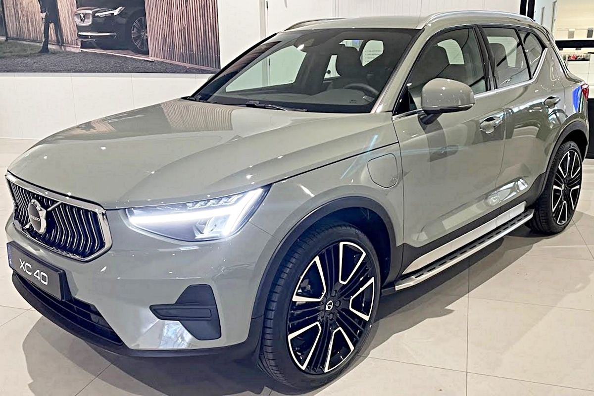 XC40-세이지그린-2.jpg