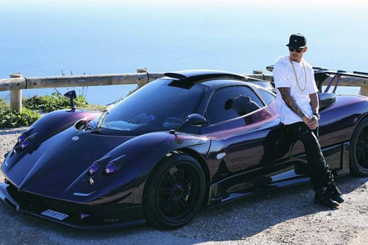 lewis_hamilton_cars_pagani_-1536x846-1.jpg