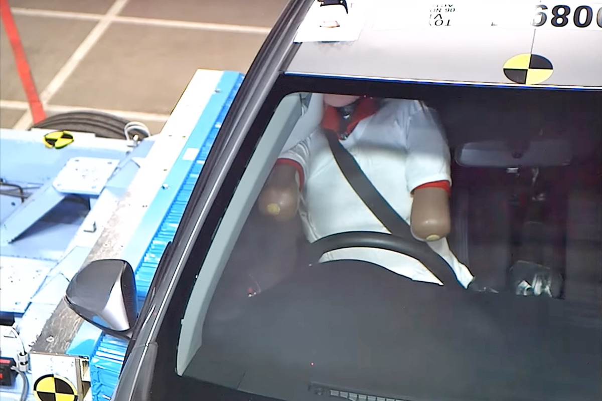 4_토요타 야리스 아티브 측면 충돌 테스트_유튜브 채널 'ASEAN NCAP'.jpg