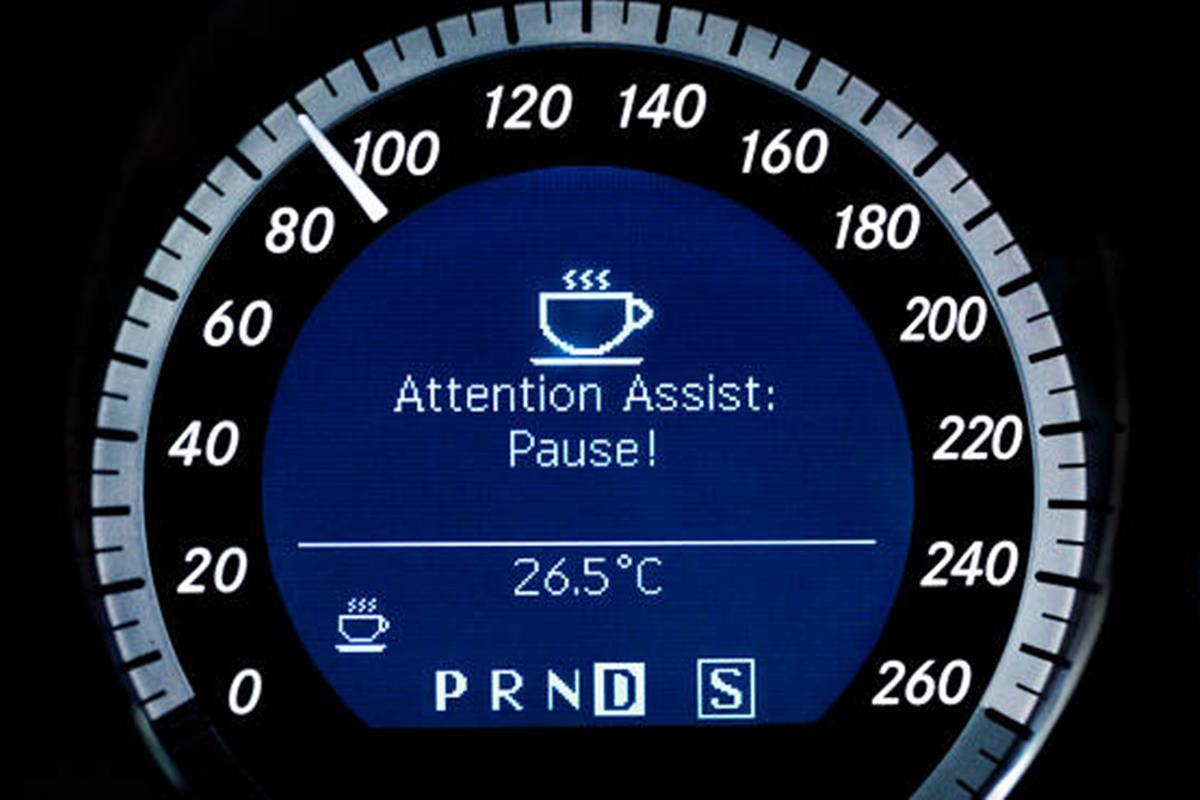 운전자의 상태를 인식해서 자동 기능을 멈춘다.jpg