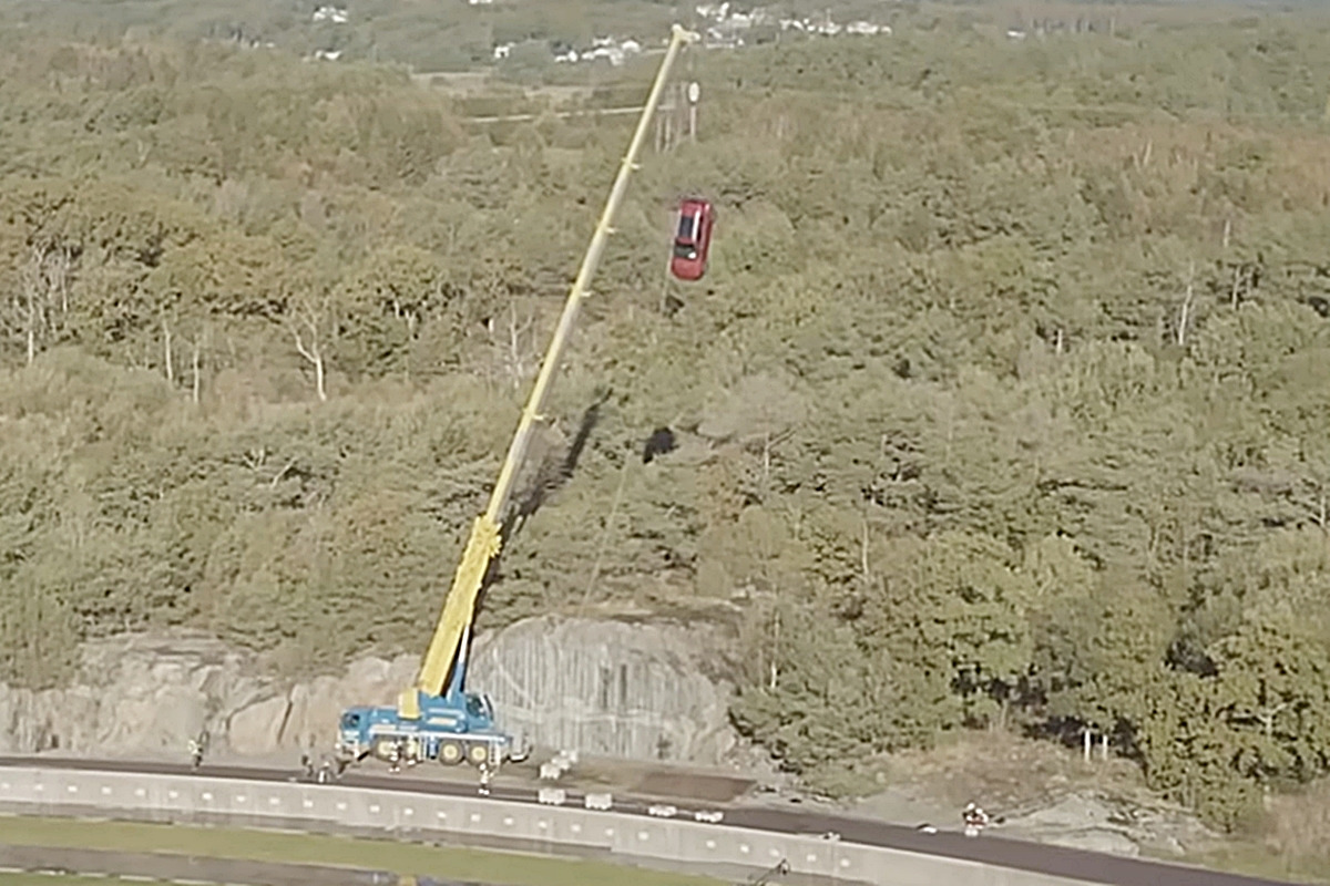 5_볼보 30m 추락 테스트_유튜브 채널 'YOUCAR'.jpg