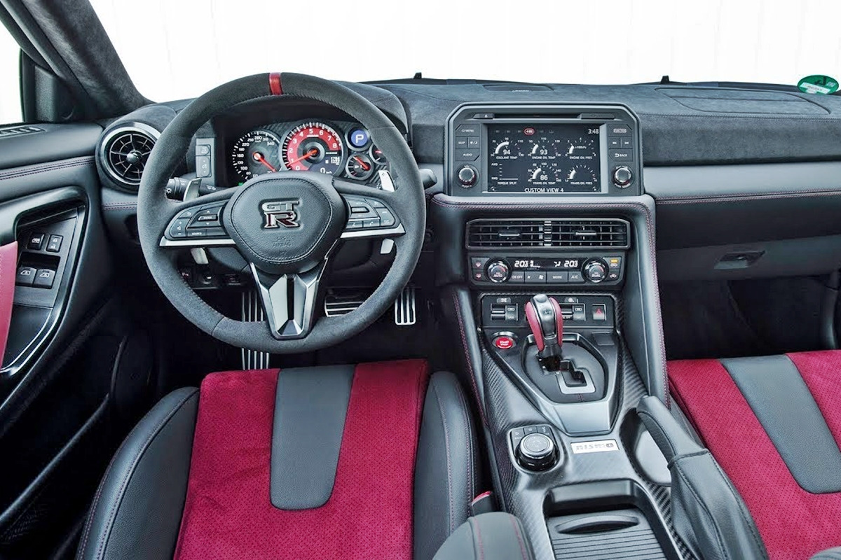 3_닛산 GT-R R35 니스모 인테리어_유튜브 채널 'AUTO Interior'.jpg
