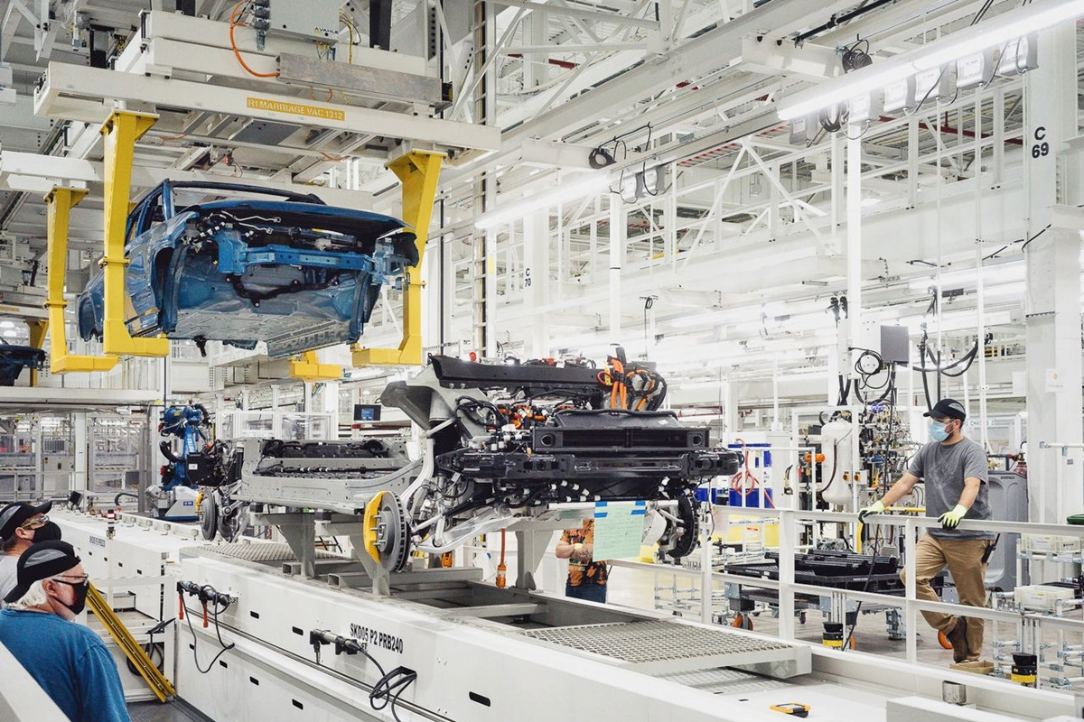 5_리비안 생산 공장.jpg