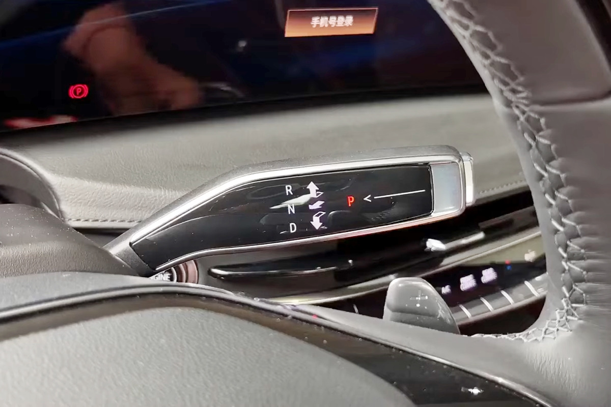 4_캐딜락 CT6 기어 셀렉터_유튜브 채널 'jeff-cars'.jpg