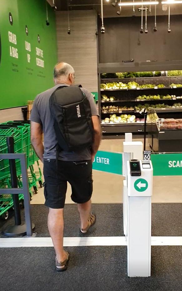 홀프드마켓의 입장.jpg