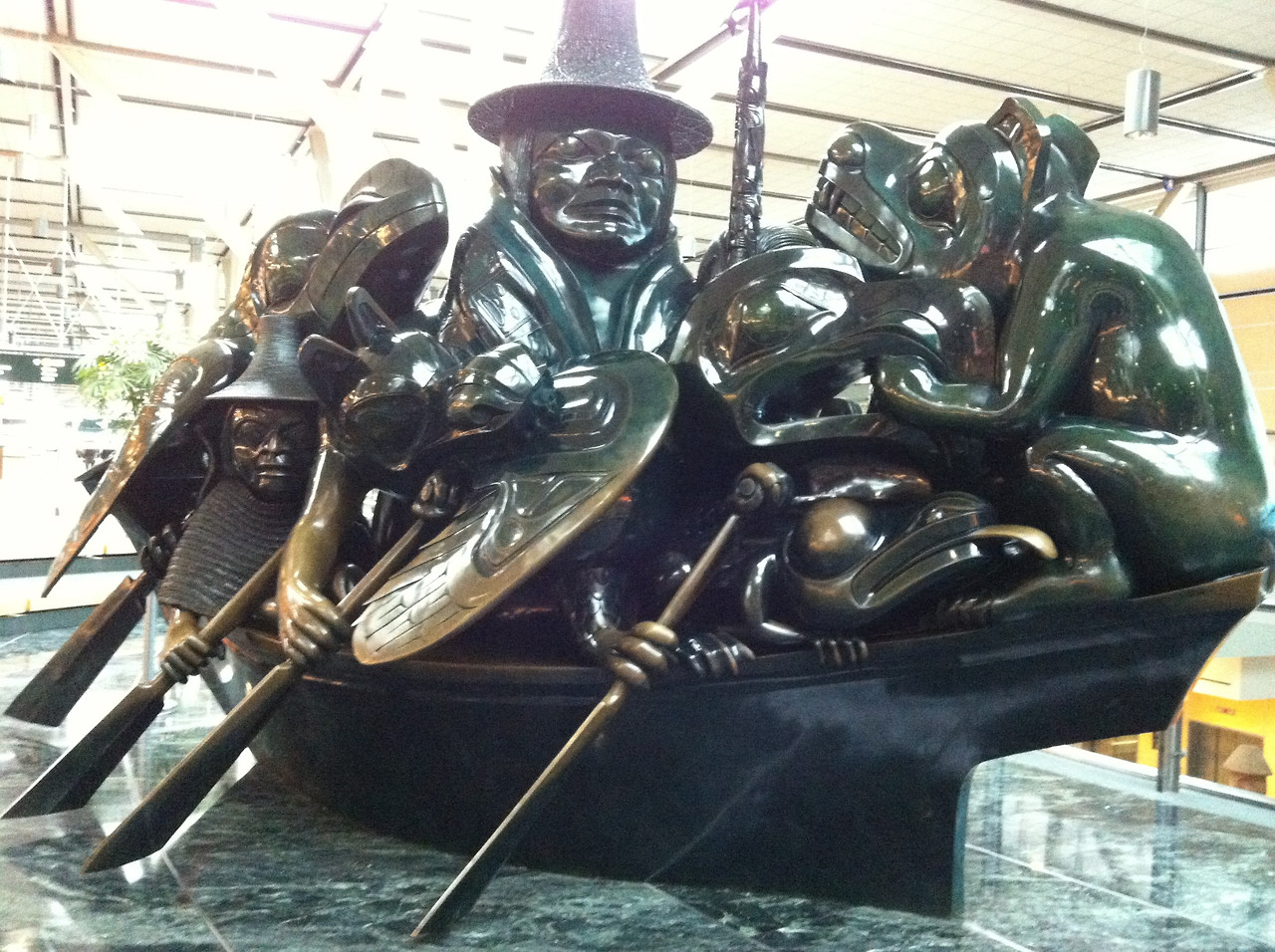 하이다그와이 동상 전면.jpg