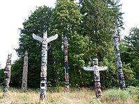 200px-P1030295_-_Vancouver_-_Stanley_Park_-_totem.jpg