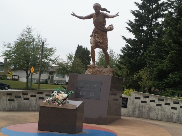 9. 평화의 사도 동상.jpg