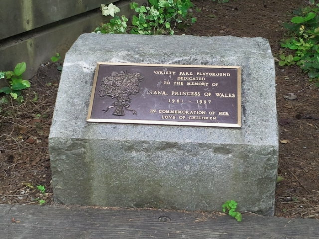 5. 다이애나 왕세자비 비석.jpg