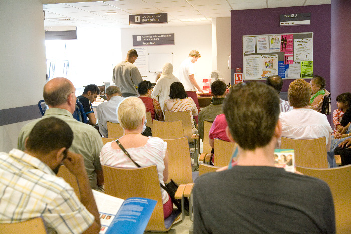 혼잡한 진료.jpg