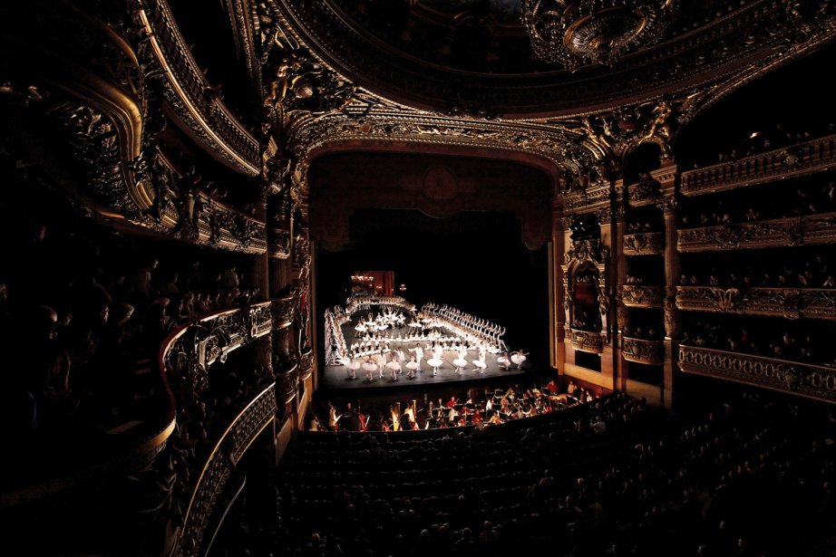 827987-palais-garnier-image-foyer-danse.jpg