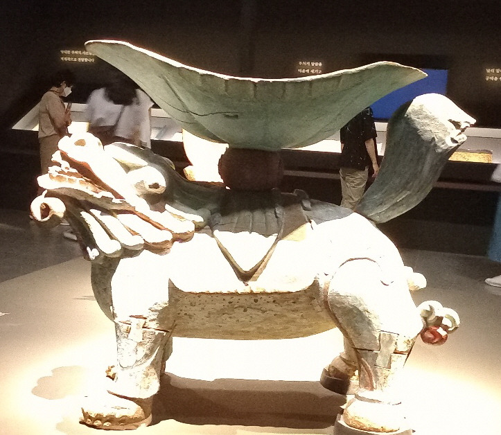 북을 받치고 있던 법고대.jpg