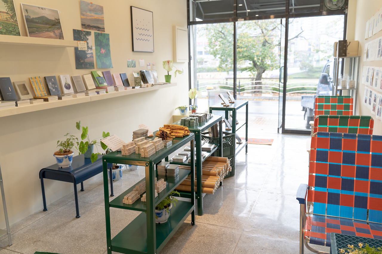 모어앤모어_내부공간 (2).jpg