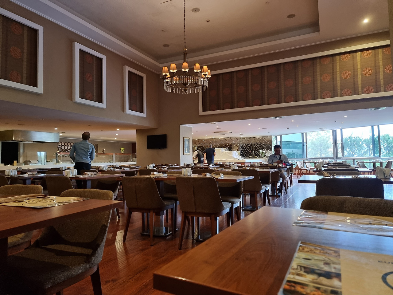 유로파크 식당 모습.jpg