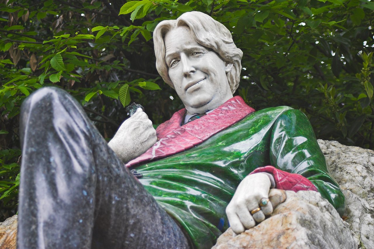 Oscar-Wilde-statue-AKFH3C.jpg
