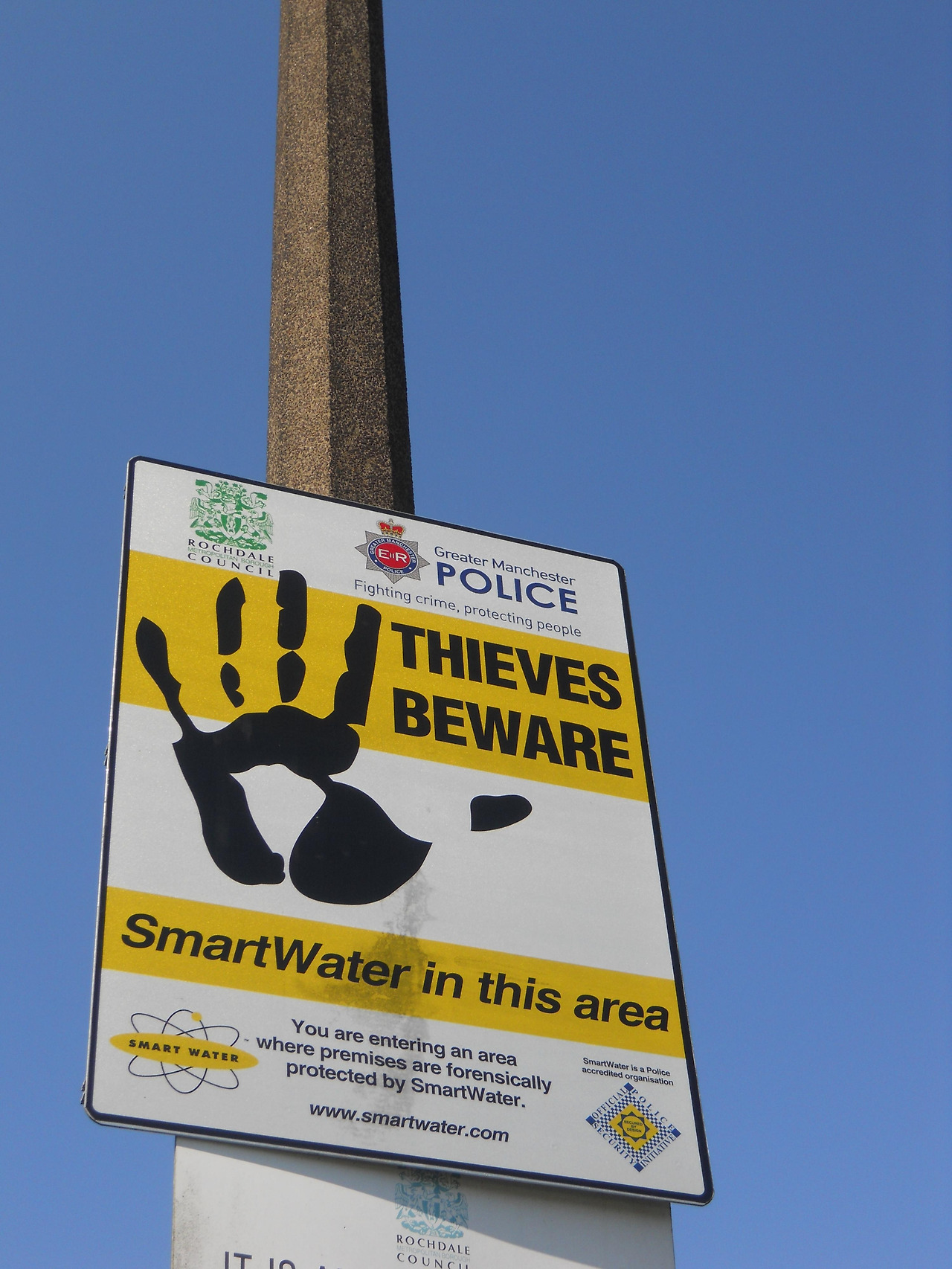 SmartWater_sign_-_thieves_beware_-_on_a_pole.jpg