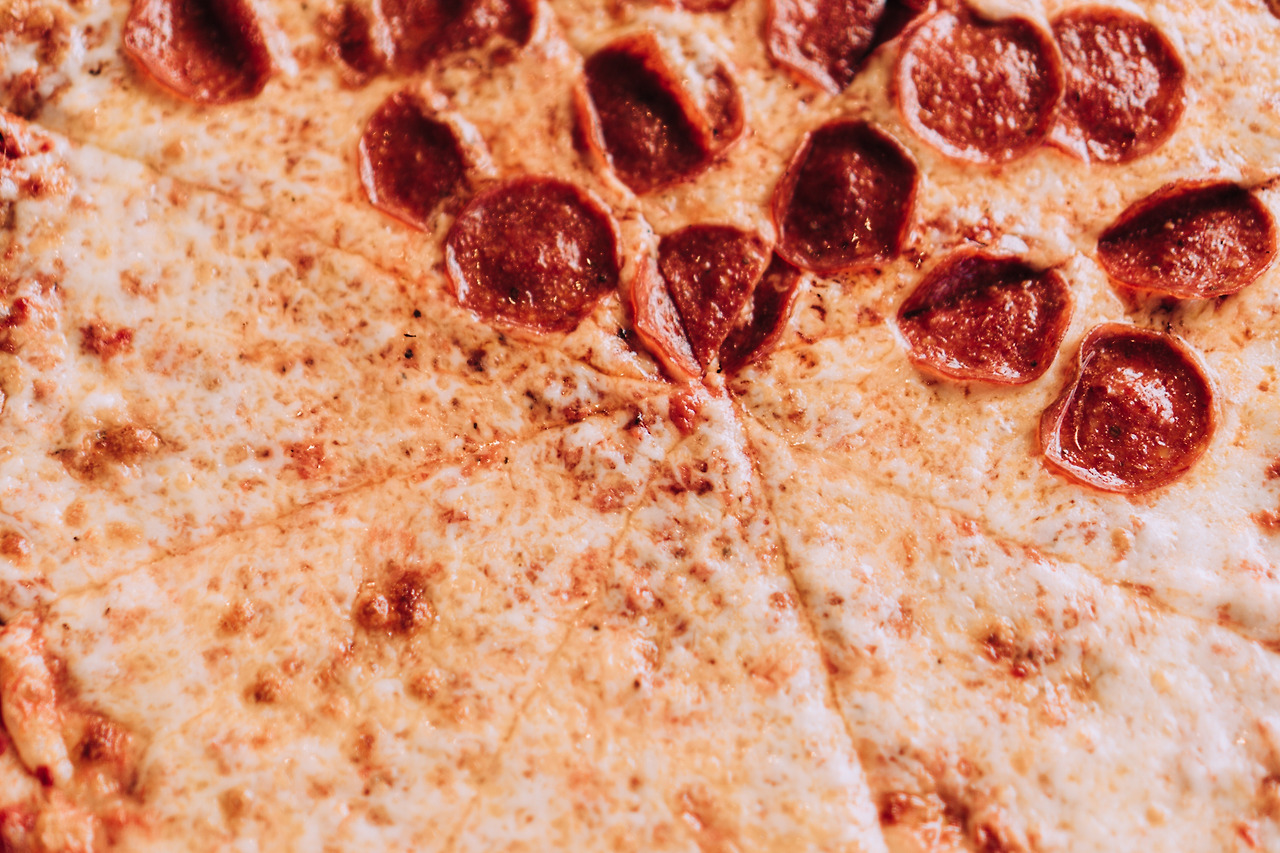 closeup-of-pizza-with-cheese-and-pepperoni-S69YHQS.jpg