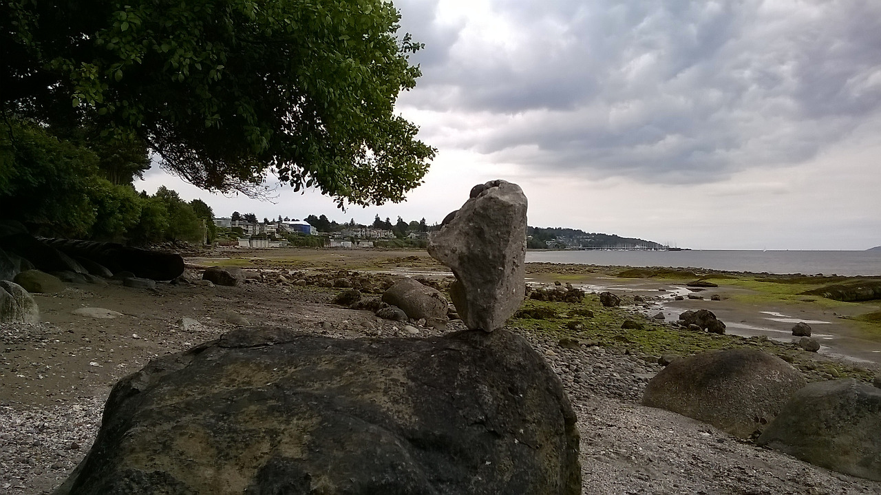 길 위에 선 마리아의 돌.jpg