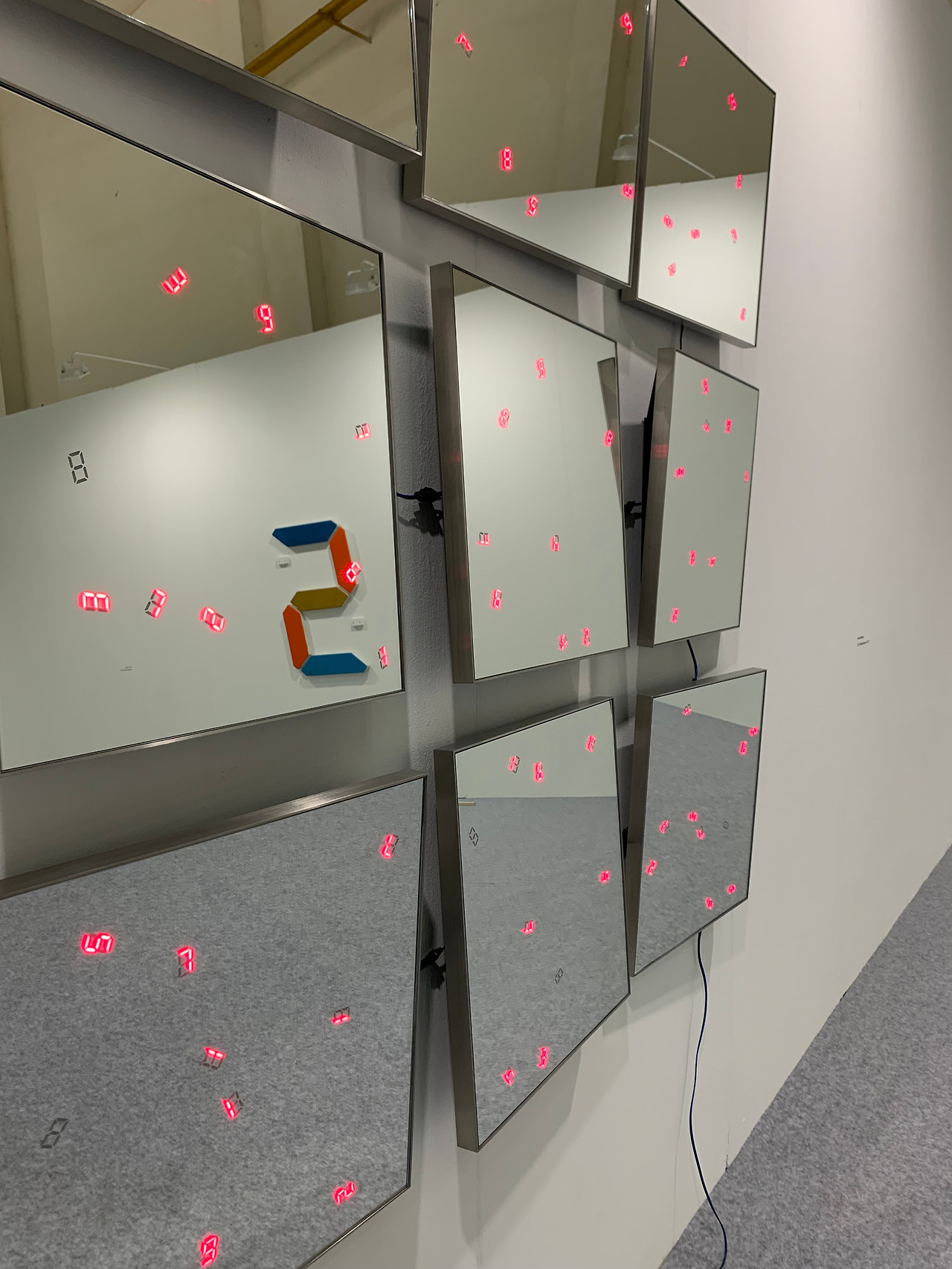 4. 갤러리바톤에서 소개한 미야지마 타츠오 모든 것은 연결된다 커넥트 특별전 전경.jpg