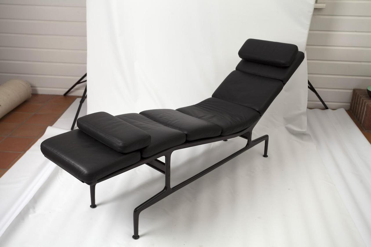 mid-century-soft-pad-chaise-by-charles-ray-eames-for-herman-miller-1.jpg