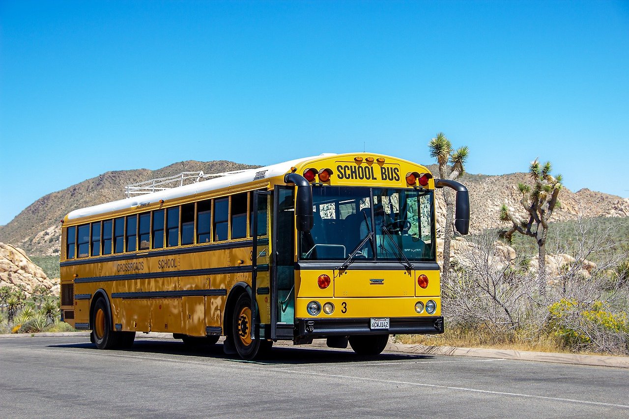 school-bus-4773905_1920.jpg