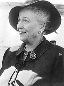 220px-Pearl_Buck_1972.jpg
