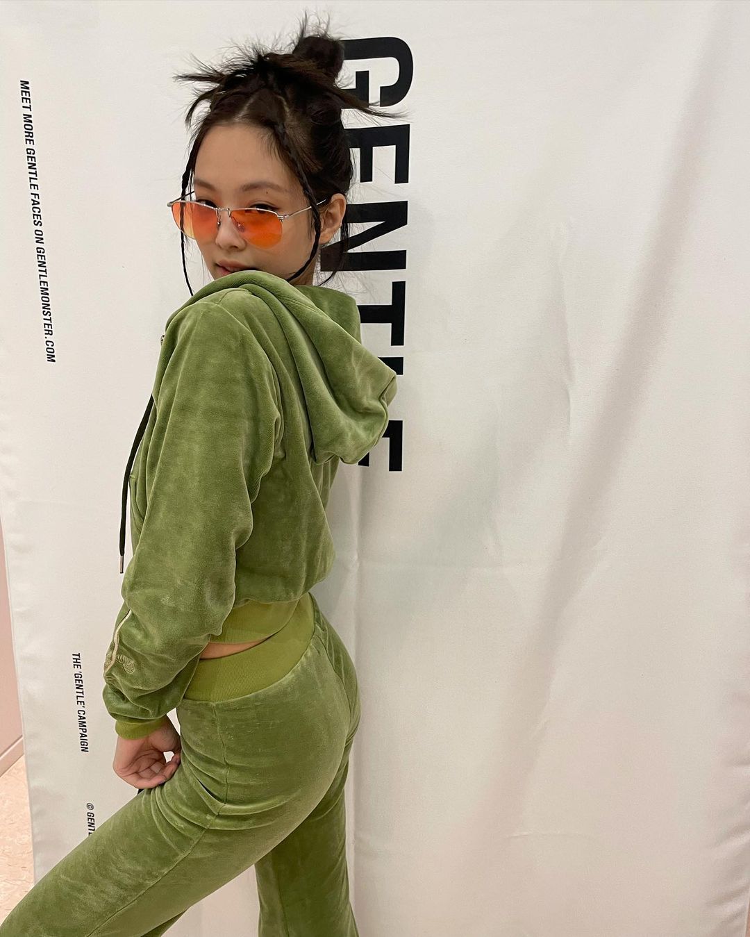 11.벨벳 트레이닝 셋업 스타일링.jpg