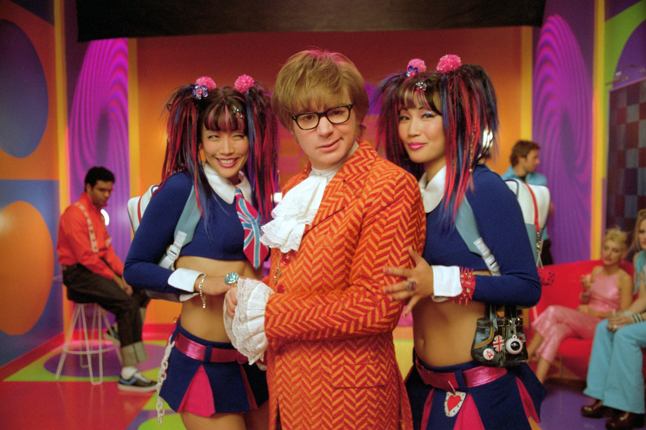 210805-austin-powers-twins-one-time-use-1121a.jpg