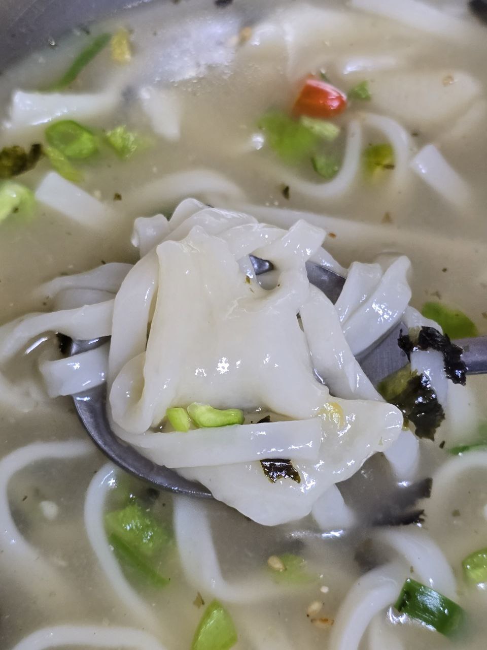 포항여행 포항맛집 동네맛집 칼국수 수제비 칼제비 멸치국수 국시랑수제비랑 칼제비골목 수제비골목 죽도시장 똥튀김 수제어묵 5.jpg