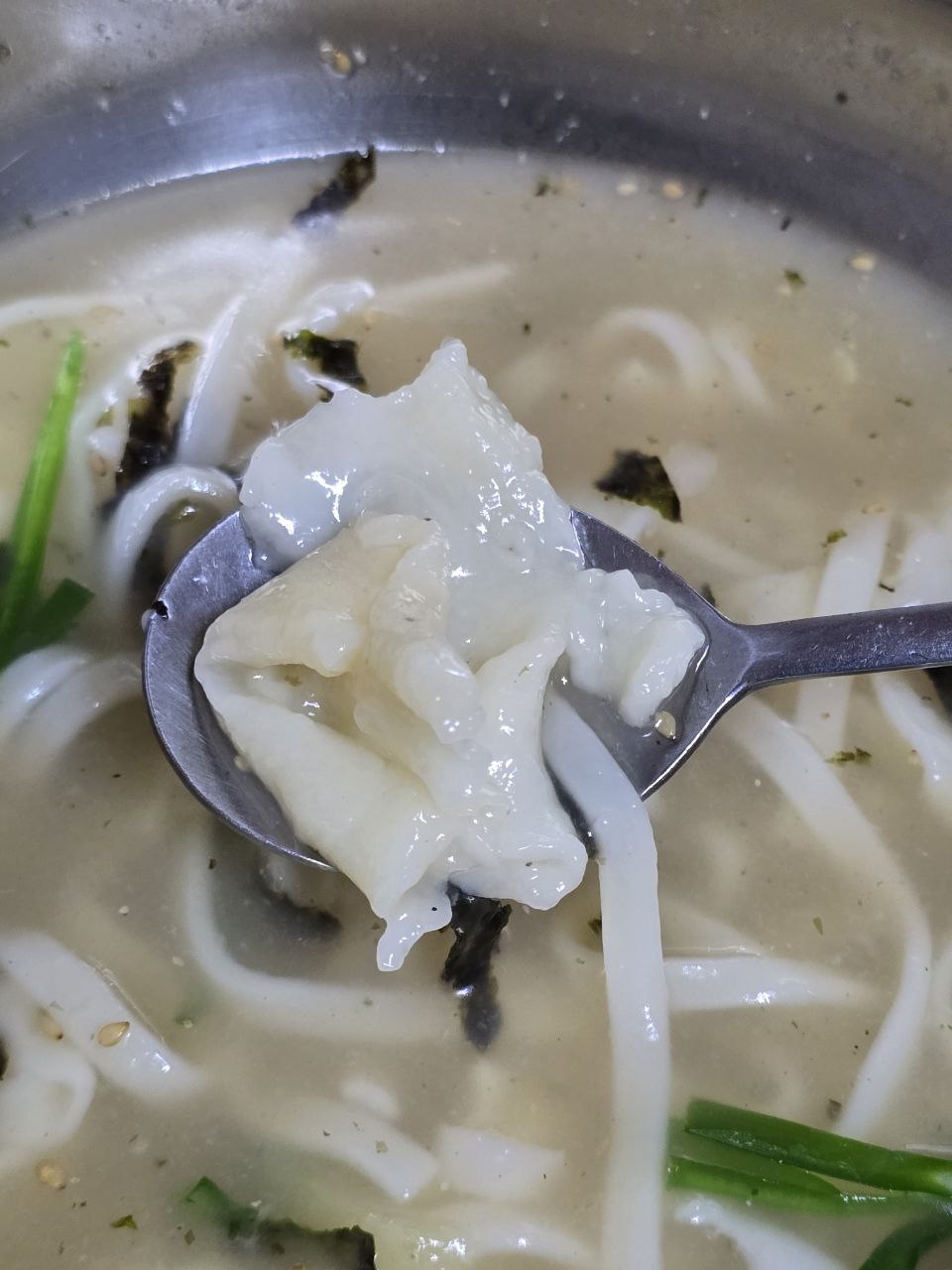 포항여행 포항맛집 동네맛집 칼국수 수제비 칼제비 멸치국수 국시랑수제비랑 칼제비골목 수제비골목 죽도시장 똥튀김 수제어묵 2.jpg
